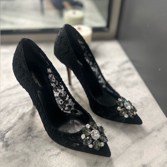 Worn - Dolce & Gabbana Black Lace Bellucci Crystal Embellished Pumps Size 41 - Picture 2 of 6